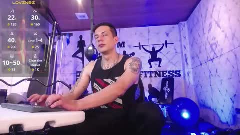 Snapshot of dustin_sonne chatting on November 15, 4:21 am Dustin Sonne online show from November 15, 4:21 am