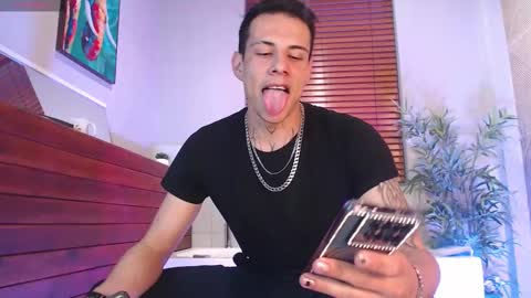 Snapshot of dustin_sonne chatting on November 17, 3:34 am Dustin Sonne online show from November 17, 3:34 am