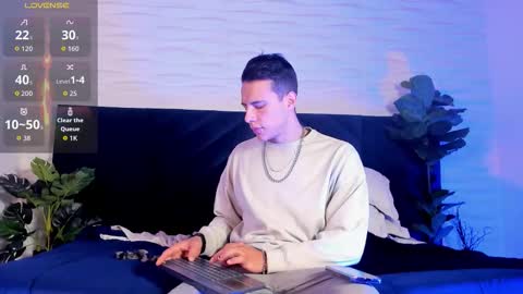 Snapshot of dustin_sonne chatting on November 18, 4:06 am Dustin Sonne online show from November 18, 4:06 am