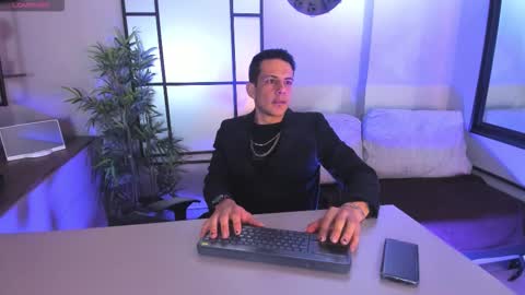 Snapshot of dustin_sonne chatting on November 19, 4:01 am Dustin Sonne online show from November 19, 4:01 am