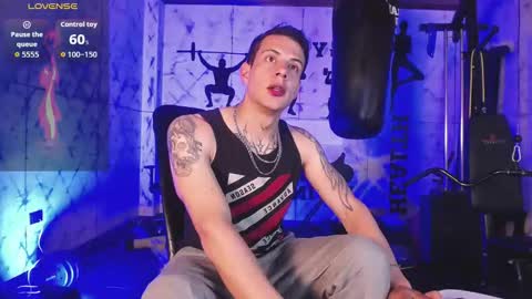 Snapshot of dustin_sonne chatting on November 24, 3:39 am Dustin Sonne online show from November 24, 3:39 am