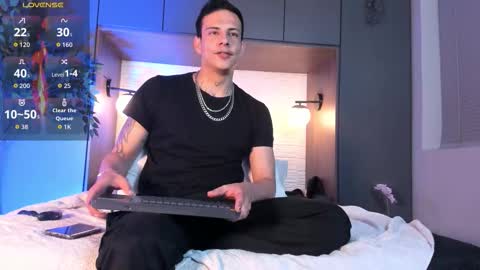 Snapshot of dustin_sonne chatting on November 25, 4:01 am Dustin Sonne online show from November 25, 4:01 am