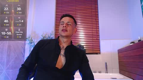 Snapshot of dustin_sonne chatting on November 26, 3:40 am Dustin Sonne online show from November 26, 3:40 am