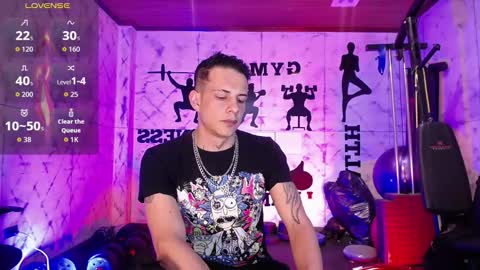 Snapshot of dustin_sonne chatting on December 3, 3:47 am Dustin Sonne online show from December 3, 3:47 am