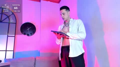 Snapshot of dustin_sonne chatting on December 5, 5:05 am Dustin Sonne online show from December 5, 5:05 am