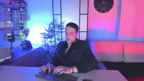 Snapshot of dustin_sonne chatting on December 15, 3:33 am Dustin Sonne online show from December 15, 3:33 am