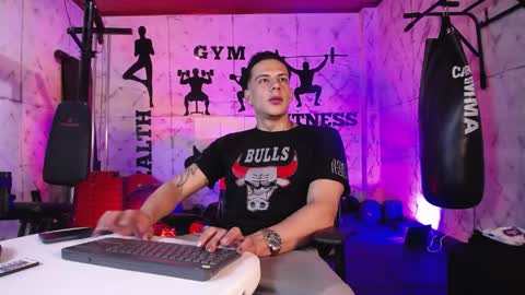 Snapshot of dustin_sonne chatting on May 5, 3:36 am Dustin Sonne online show from May 5, 3:36 am