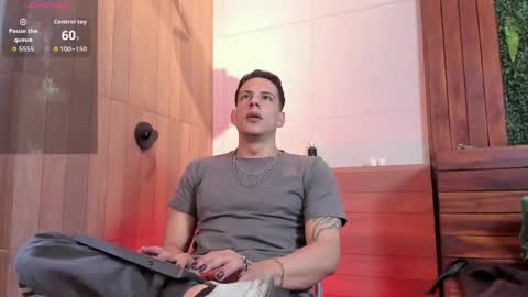 Snapshot of dustin_sonne chatting on May 12, 3:47 am Dustin Sonne online show from May 12, 3:47 am