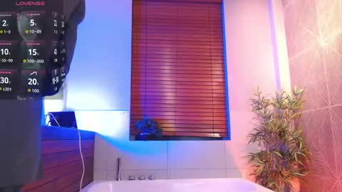 Snapshot of dustin_sonne chatting on May 17, 3:37 am Dustin Sonne online show from May 17, 3:37 am