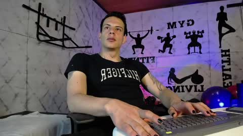 Snapshot of dustin_sonne chatting on May 24, 3:22 am Dustin Sonne online show from May 24, 3:22 am