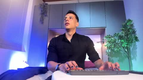 Snapshot of dustin_sonne chatting on May 29, 3:48 am Dustin Sonne online show from May 29, 3:48 am