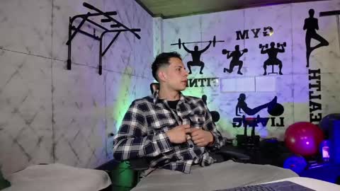 Snapshot of dustin_sonne chatting on June 2, 3:41 am Dustin Sonne online show from June 2, 3:41 am