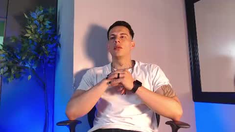 Snapshot of dustin_sonne chatting on June 13, 3:37 am Dustin Sonne online show from June 13, 3:37 am