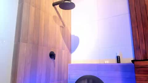 Snapshot of dustin_sonne chatting on June 28, 3:34 am Dustin Sonne online show from June 28, 3:34 am