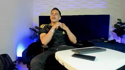Snapshot of dustin_sonne chatting on July 4, 3:13 am Dustin Sonne online show from July 4, 3:13 am