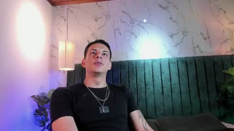 Snapshot of dustin_sonne chatting on July 8, 3:44 am Dustin Sonne online show from July 8, 3:44 am
