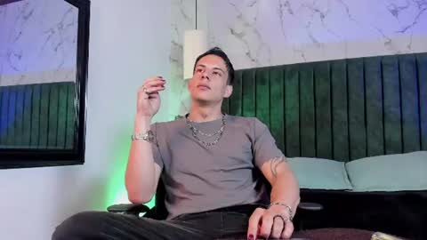 Snapshot of dustin_sonne chatting on July 18, 3:33 am Dustin Sonne online show from July 18, 3:33 am