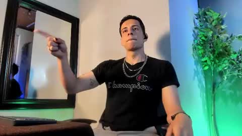 Snapshot of dustin_sonne chatting on July 20, 3:43 am Dustin Sonne online show from July 20, 3:43 am