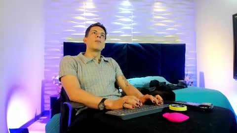 Snapshot of dustin_sonne chatting on July 22, 3:31 am Dustin Sonne online show from July 22, 3:31 am