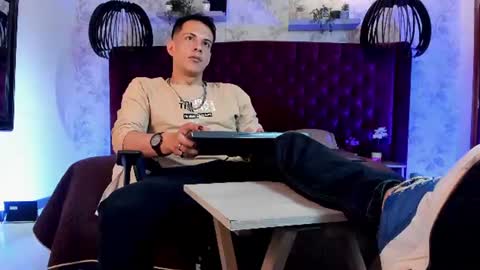 Snapshot of dustin_sonne chatting on July 25, 4:10 am Dustin Sonne online show from July 25, 4:10 am