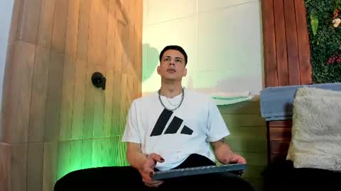 Snapshot of dustin_sonne chatting on July 26, 3:36 am Dustin Sonne online show from July 26, 3:36 am