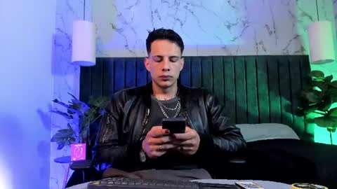 Snapshot of dustin_sonne chatting on July 27, 3:24 am Dustin Sonne online show from July 27, 3:24 am