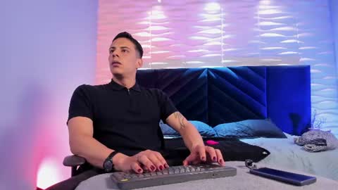 Snapshot of dustin_sonne chatting on August 1, 3:39 am Dustin Sonne online show from August 1, 3:39 am