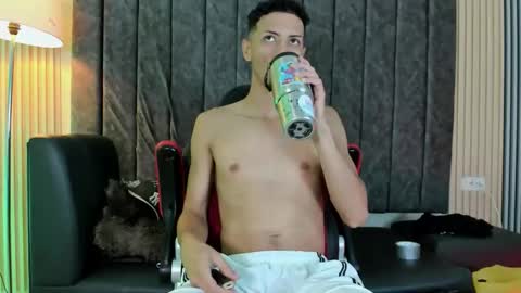 dustinandjordan online show from November 27, 4:14 am