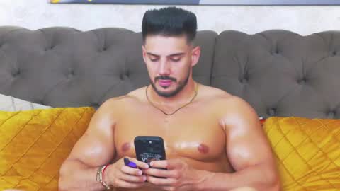 Snapshot of dustinkeent chatting on May 20, 8:42 am Dustin online show from May 20, 8:42 am