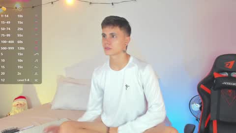 Snapshot of dustinlevine chatting on December 4, 12:47 pm Dustin Levy online show from December 4, 12:47 pm