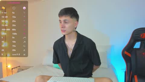 Snapshot of dustinlevine chatting on February 26, 11:48 pm Dustin Levy online show from February 26, 11:48 pm