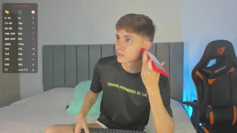 Snapshot of dustinlevine chatting on December 2, 1:00 am Dustin Levy online show from December 2, 1:00 am