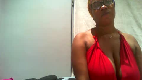dustylucy online show from April 12, 6:24 pm