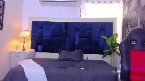 Snapshot of dustyn__michelle chatting on May 15, 9:44 pm DUSTYN MICHELLE online show from May 15, 9:44 pm