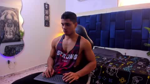 Snapshot of dustyn__michelle chatting on May 23, 2:32 pm DUSTYN MICHELLE online show from May 23, 2:32 pm