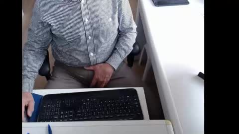 Snapshot of dutchpornking2 chatting on May 7, 7:03 am dutchpornking2 online show from May 7, 7:03 am