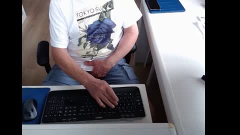 Snapshot of dutchpornking2 chatting on June 15, 5:42 am dutchpornking2 online show from June 15, 5:42 am