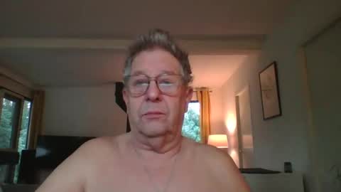 Snapshot of dutchsmooth chatting on December 3, 7:32 am dutchsmooth online show from December 3, 7:32 am
