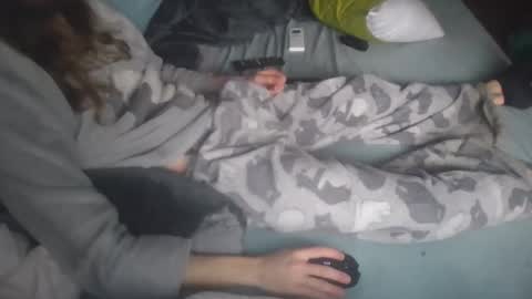 dv3nd3 online show from March 3, 12:00 pm