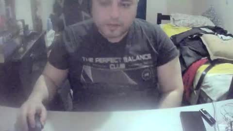 Snapshot of dwizziz chatting on April 12, 2:27 am Ivan online show from April 12, 2:27 am