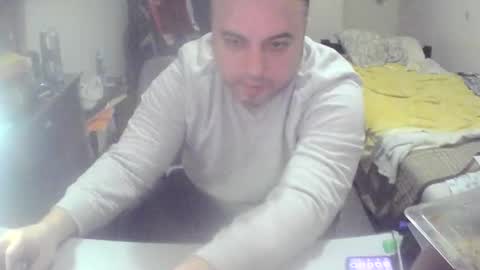 Snapshot of dwizziz chatting on April 14, 2:17 am Ivan online show from April 14, 2:17 am