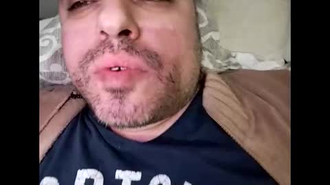 Snapshot of dwizziz chatting on April 15, 2:07 am Ivan online show from April 15, 2:07 am