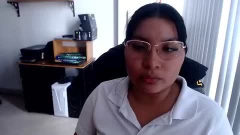 Snapshot of dyannabloom chatting on August 4, 7:49 pm online show from August 4, 7:49 pm