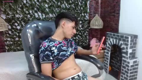Snapshot of dyla_n18_ chatting on December 14, 3:18 am dyla_n18_ online show from December 14, 3:18 am