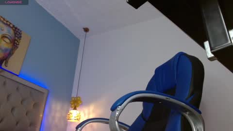 Snapshot of dyla_n18_ chatting on March 5, 1:21 am dyla_n18_ online show from March 5, 1:21 am