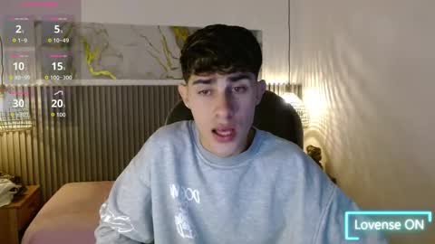 Snapshot of dyla_n18_ chatting on November 17, 8:25 pm dyla_n18_ online show from November 17, 8:25 pm