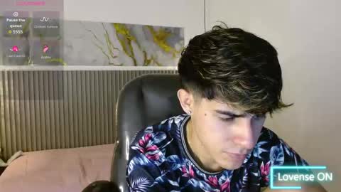 Snapshot of dyla_n18_ chatting on November 24, 7:46 pm dyla_n18_ online show from November 24, 7:46 pm