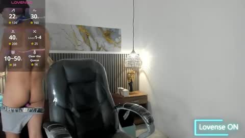 Snapshot of dyla_n18_ chatting on May 7, 8:47 pm dyla_n18_ online show from May 7, 8:47 pm
