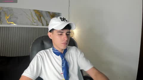 Snapshot of dyla_n18_ chatting on May 14, 8:04 pm dyla_n18_ online show from May 14, 8:04 pm