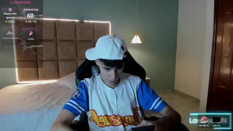 Snapshot of dyla_n18_ chatting on May 21, 9:00 pm dyla_n18_ online show from May 21, 9:00 pm